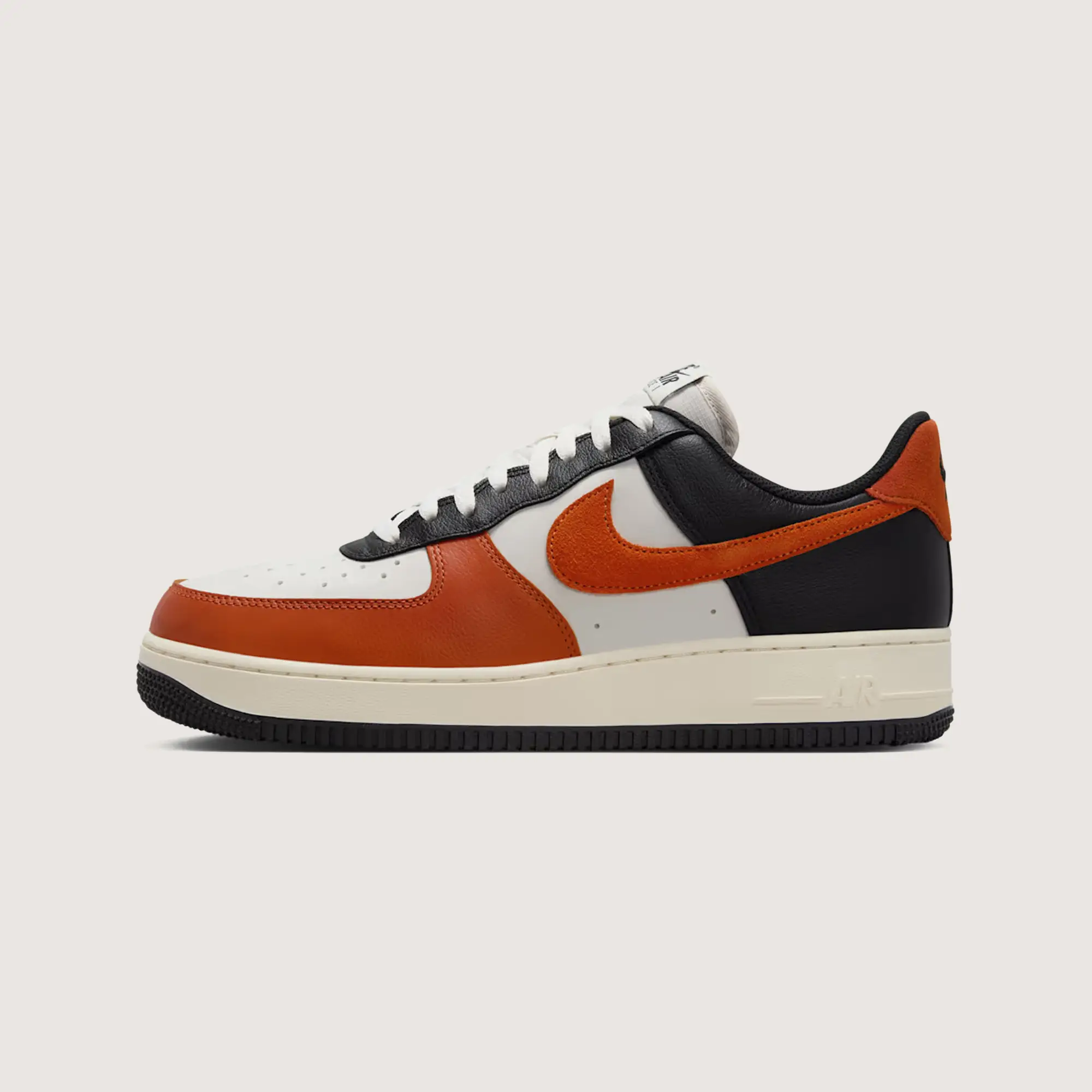 Tenis Nike Air Force 1 07 LV8 Vintage Coral Negro HQ4987 010