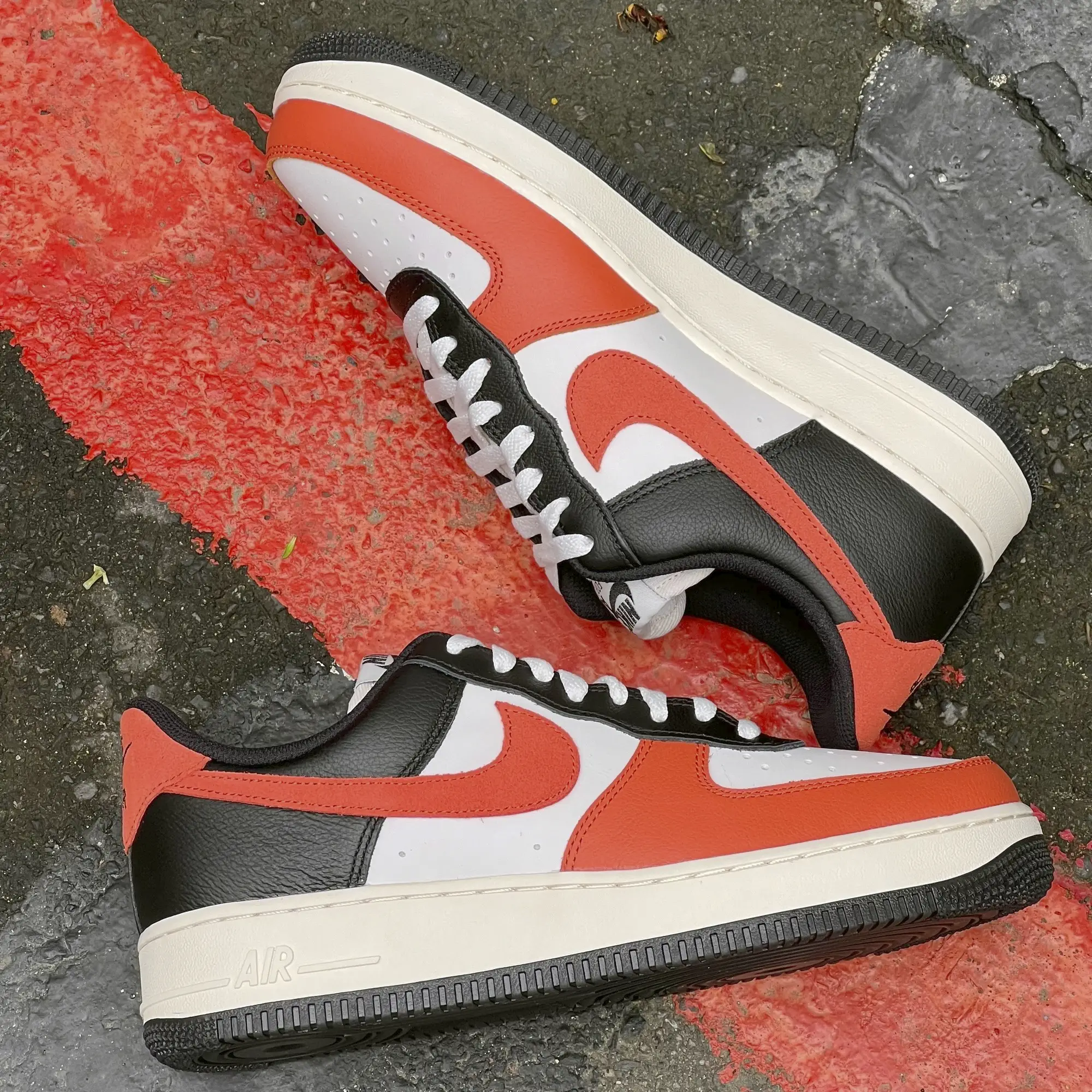 Tenis Nike Air Force 1 07 LV8 Vintage Coral Negro HQ4987 010