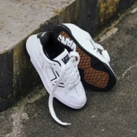 Tenis Vans Upland White Black VN000D1HYB2
